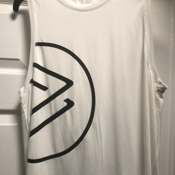 Savvi Sleeveless Shirt. Small - Picture 1 of 10